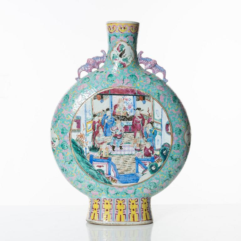 Praktvas, porslin. Qingdynastin, 1800-tal.