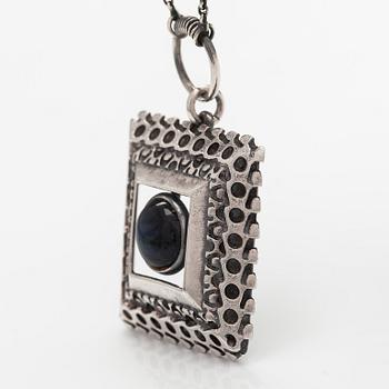 Pentti Sarpaneva, A silver necklace with a spectrolite, model 1413. Kalevala Koru, Helsinki 1968.