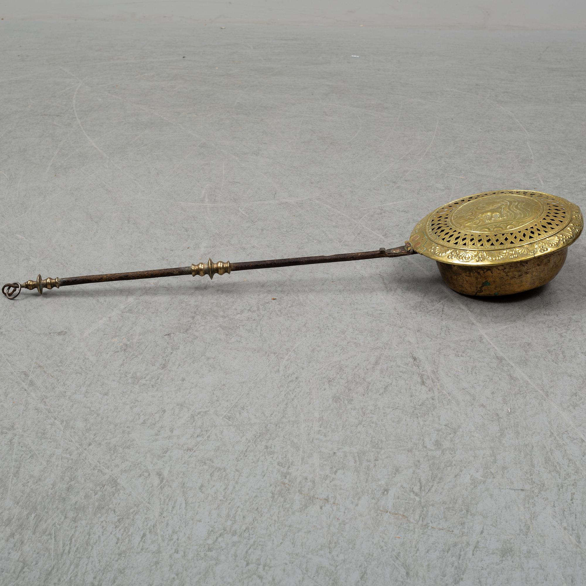 SÄNGVÄRMARE och GLÖDTÅNG, smide och mässing, 1700-tal.