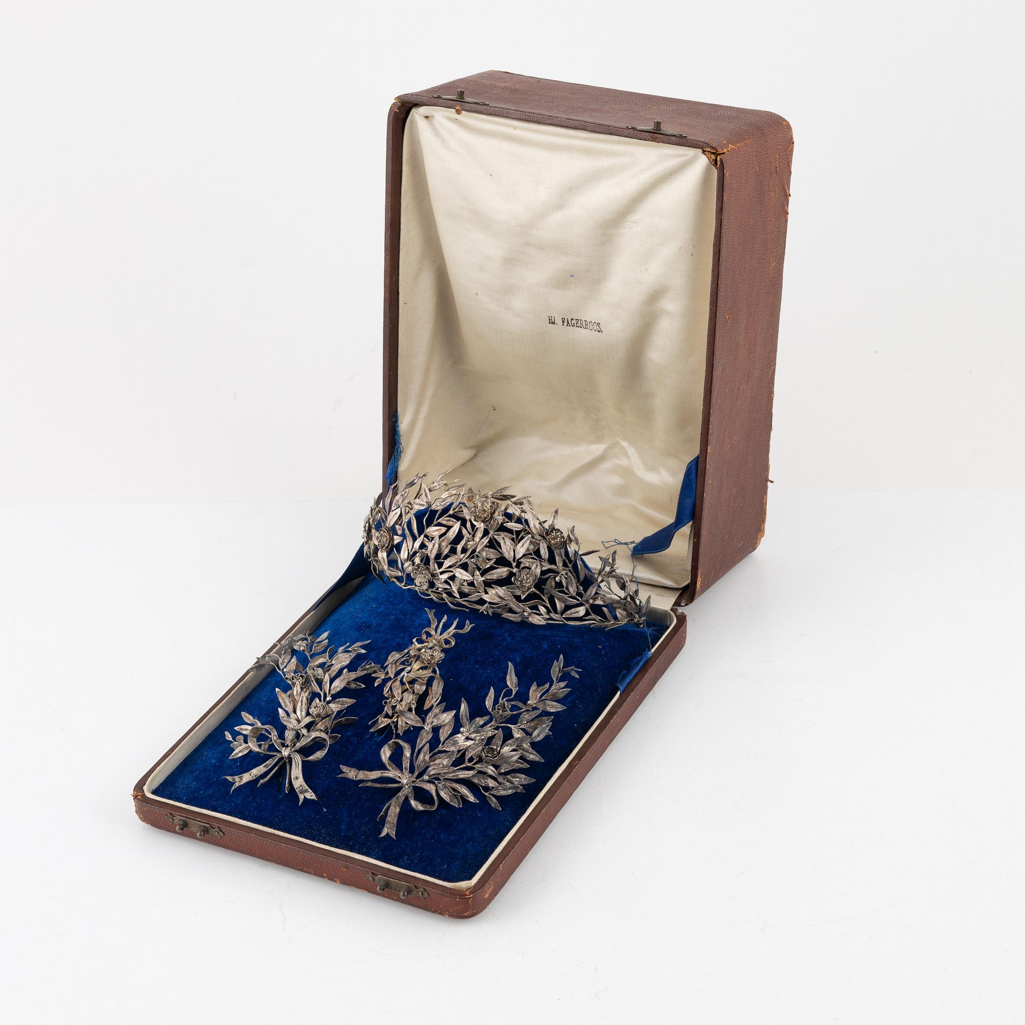 Silvergarnityr, 4 delar, omkring år 1900.