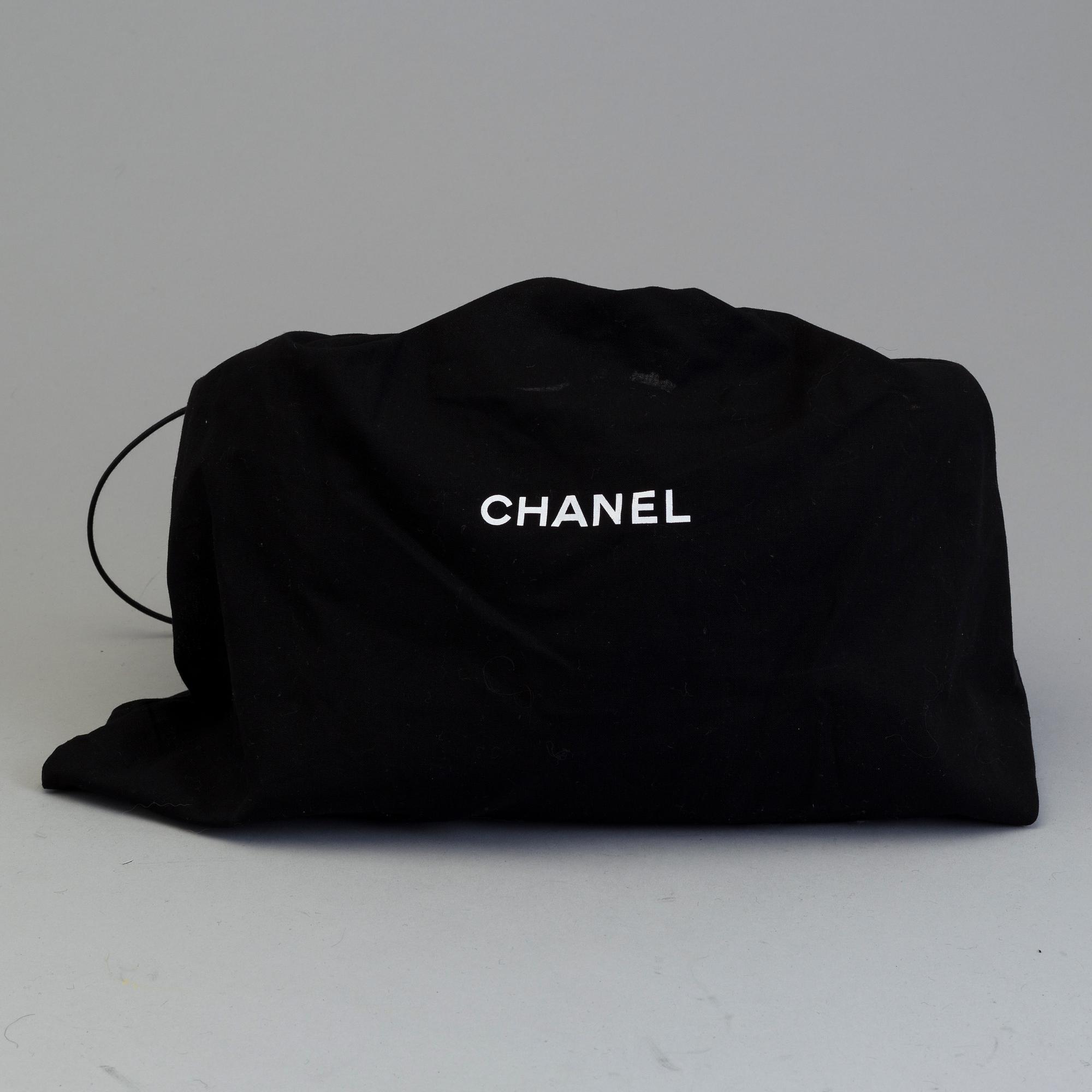 a Chanel "Boy Bag" 2016.