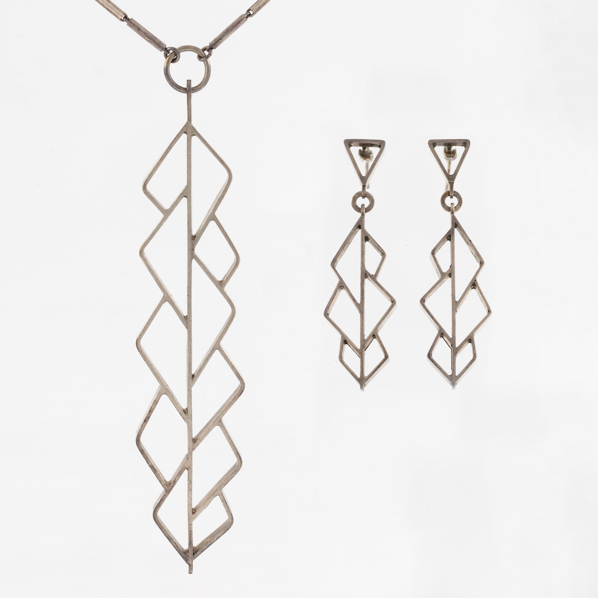 Necklace and a pair of earrings, silver.