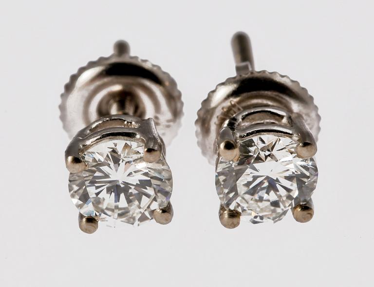 EARRINGS, 14 K gold med brilliant cut diamonds, tot 0.53 ct.