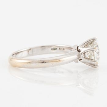 Ring 18K vitguld med briljantslipad diamant.