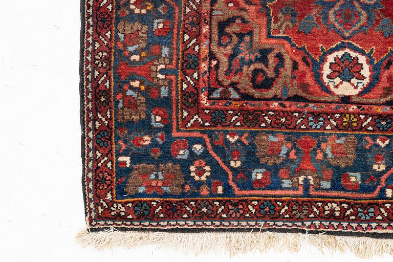 Carpet, Mahal/Bakhtiari, 150 x 218 cm.