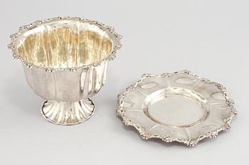 SKÅL med FAT, silver, Claes Peter Hedin, Jönköping, 1871. Vikt 330 g.