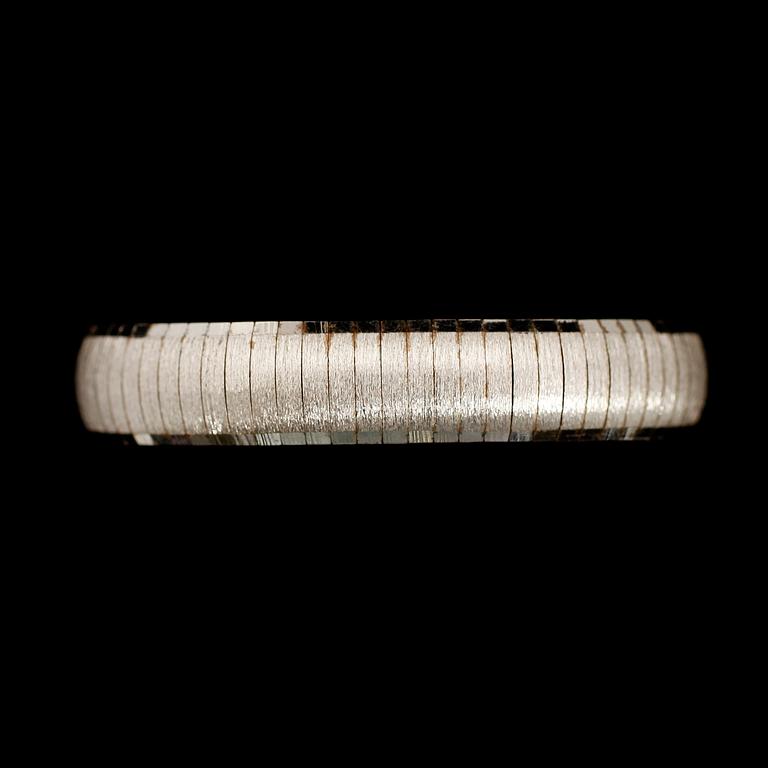 ARMBAND, 18 k vitguld, 1960-tal. Vikt ca 32 g.