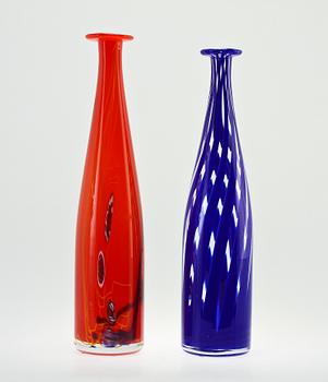 VASER, 2 st, glas, Berit Johansson, Sjöhyttan, 2002 resp 2004.