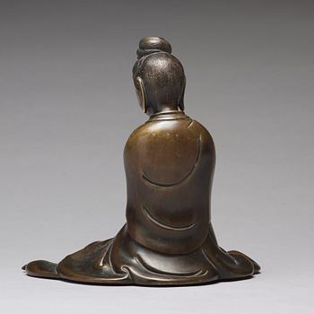 A bronze sculpture of a seated guanyin, 19th Century.