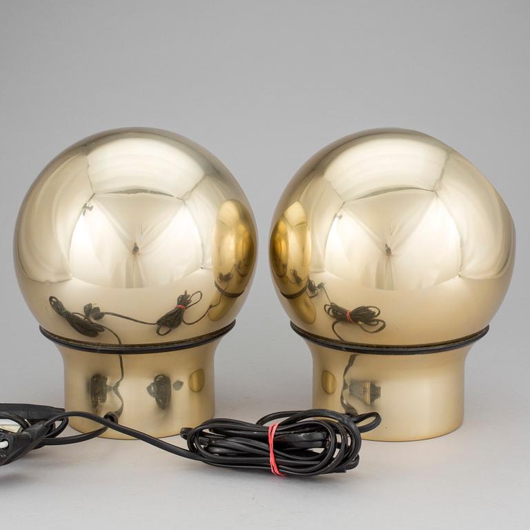 VÄGGLAMPOR, ett par, "Typ Klot 3 ", Hemi, 1900-talets andra hälft.