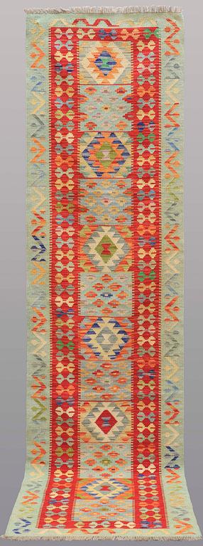 A runner, Kiim, ca 298 x 79 cm.