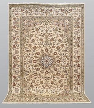 A carpet, Kashan, ca 306 x 200 cm.