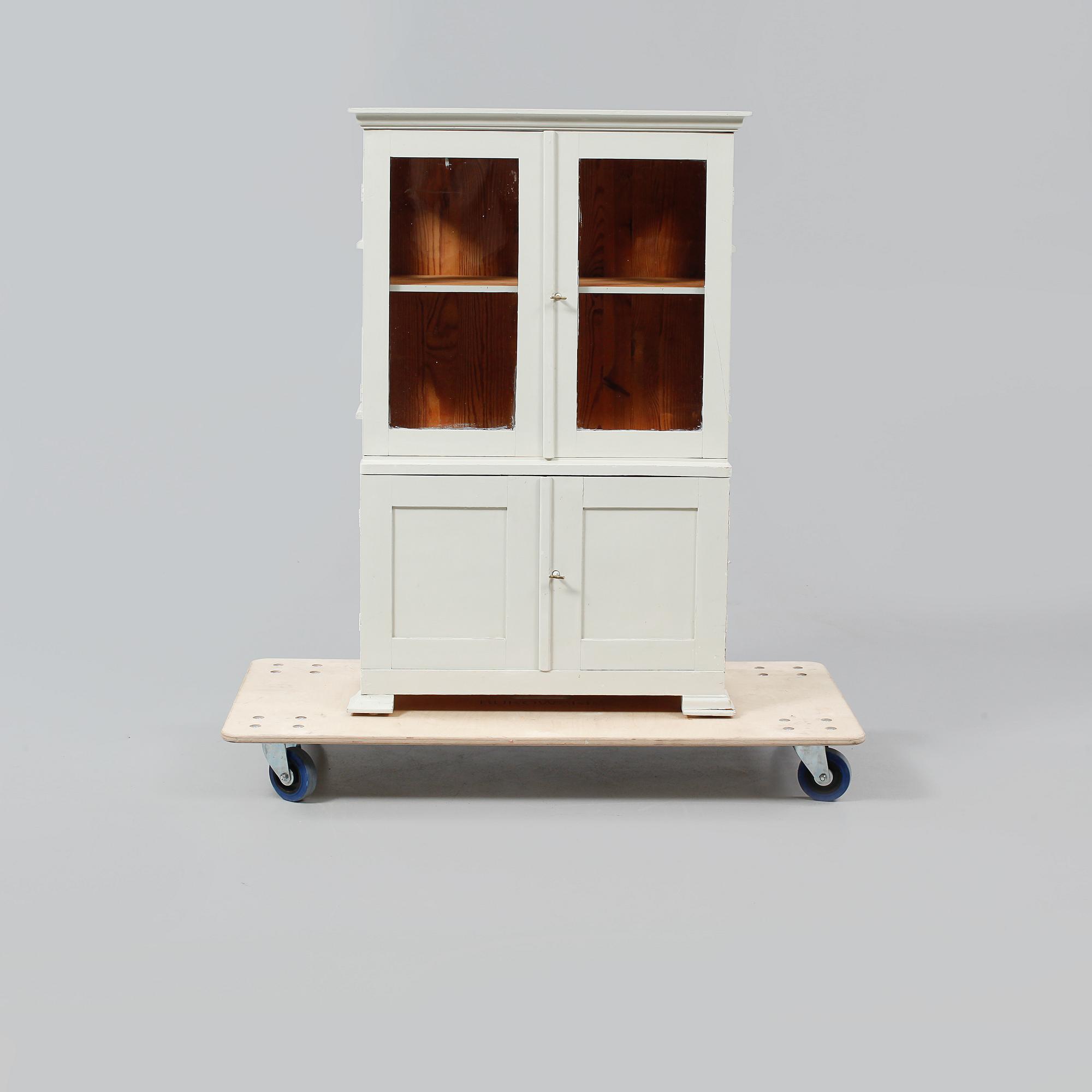 DOCKSKÅP, tidigt 1900-tal.