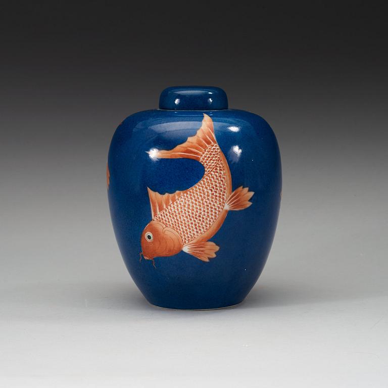 A powder blue jar with cover, late Qing dynasty (1644-1912).