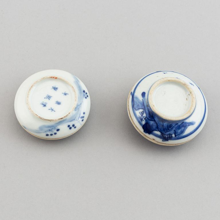 Sigilldosor med lock, porslin. Kina, 1900-tal.