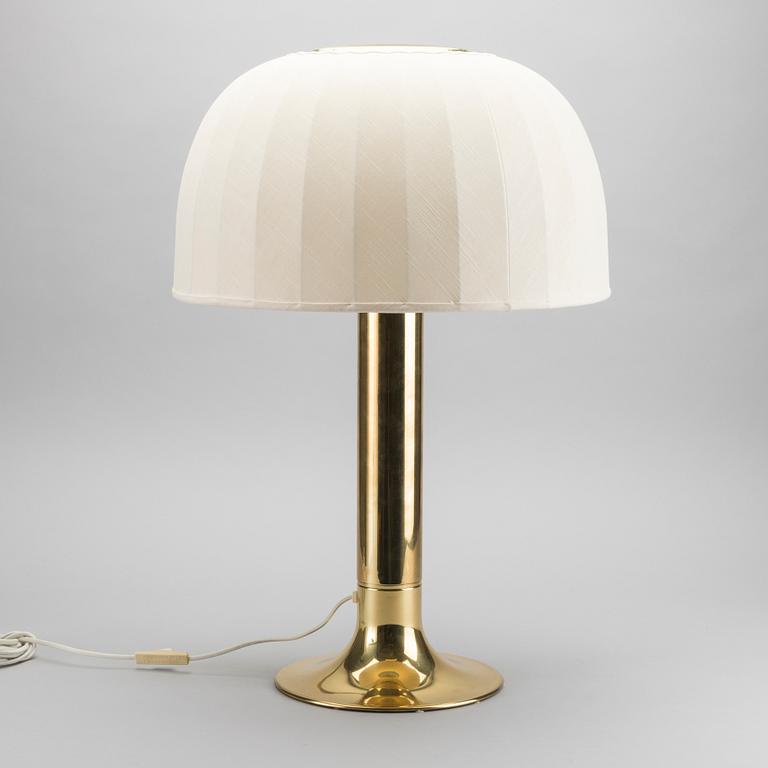 A HANS AGNE JAKOBSSON "CAROLIN" TABLE LAMP.