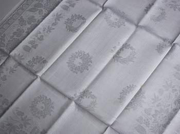A TABLE CLOTH AND NAPKINS, 20 pieces. Linen damask. Sweden, the second half of the 19th century.