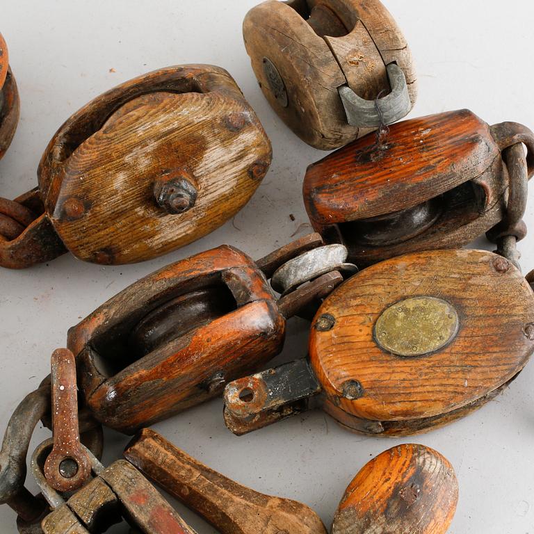 Twelve wooden blocs, 20th century.