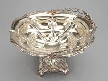 BRÖDKORG, silver, Gustaf Lönnqvist (1827-65), Borgå 1861. Vikt ca 344 g.