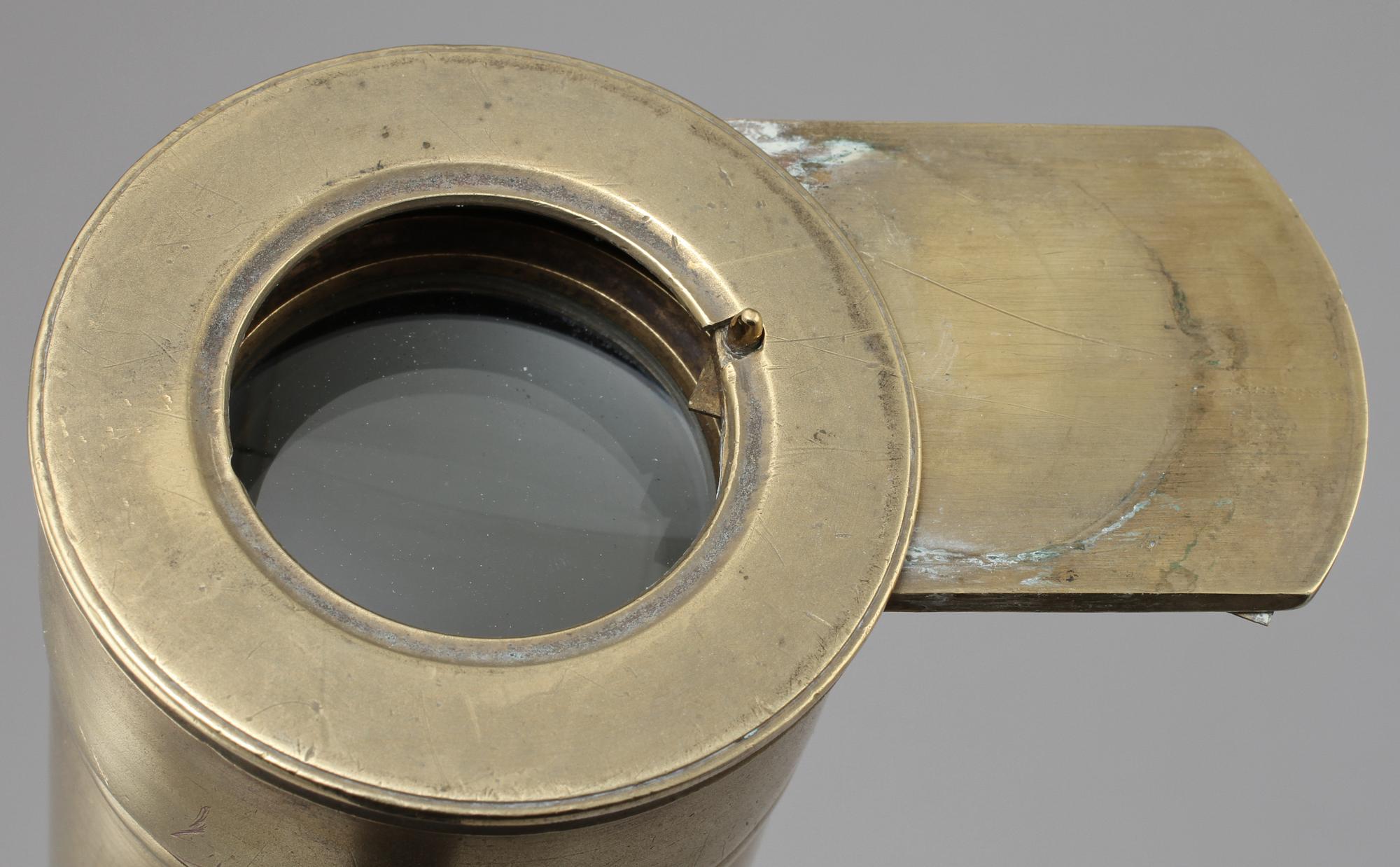 TUBKIKARE, mässing, 1800-talets andra hälft.