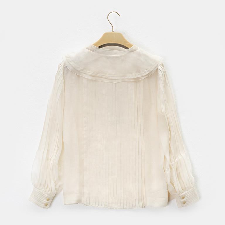 Chloé, a pleated silk shirt, size 38.