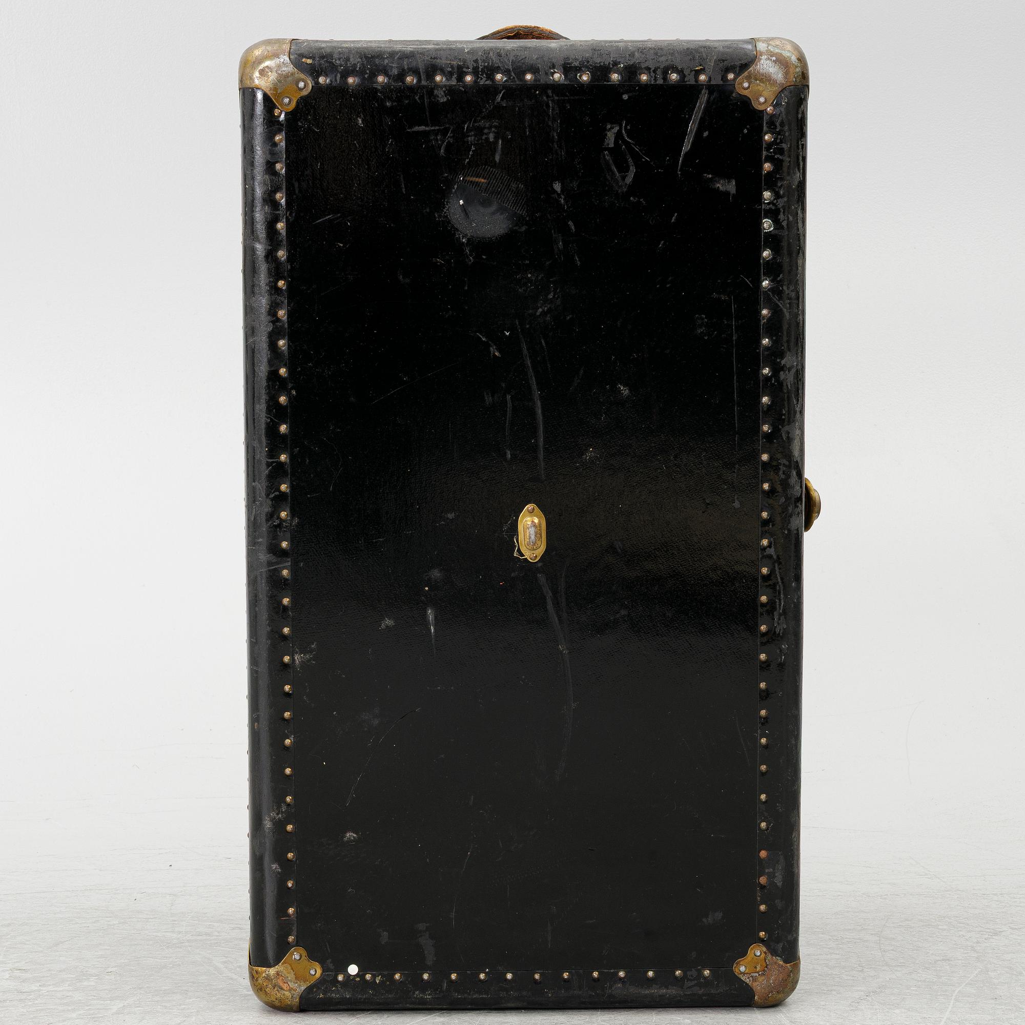 A trunk, first half of the 20th century.