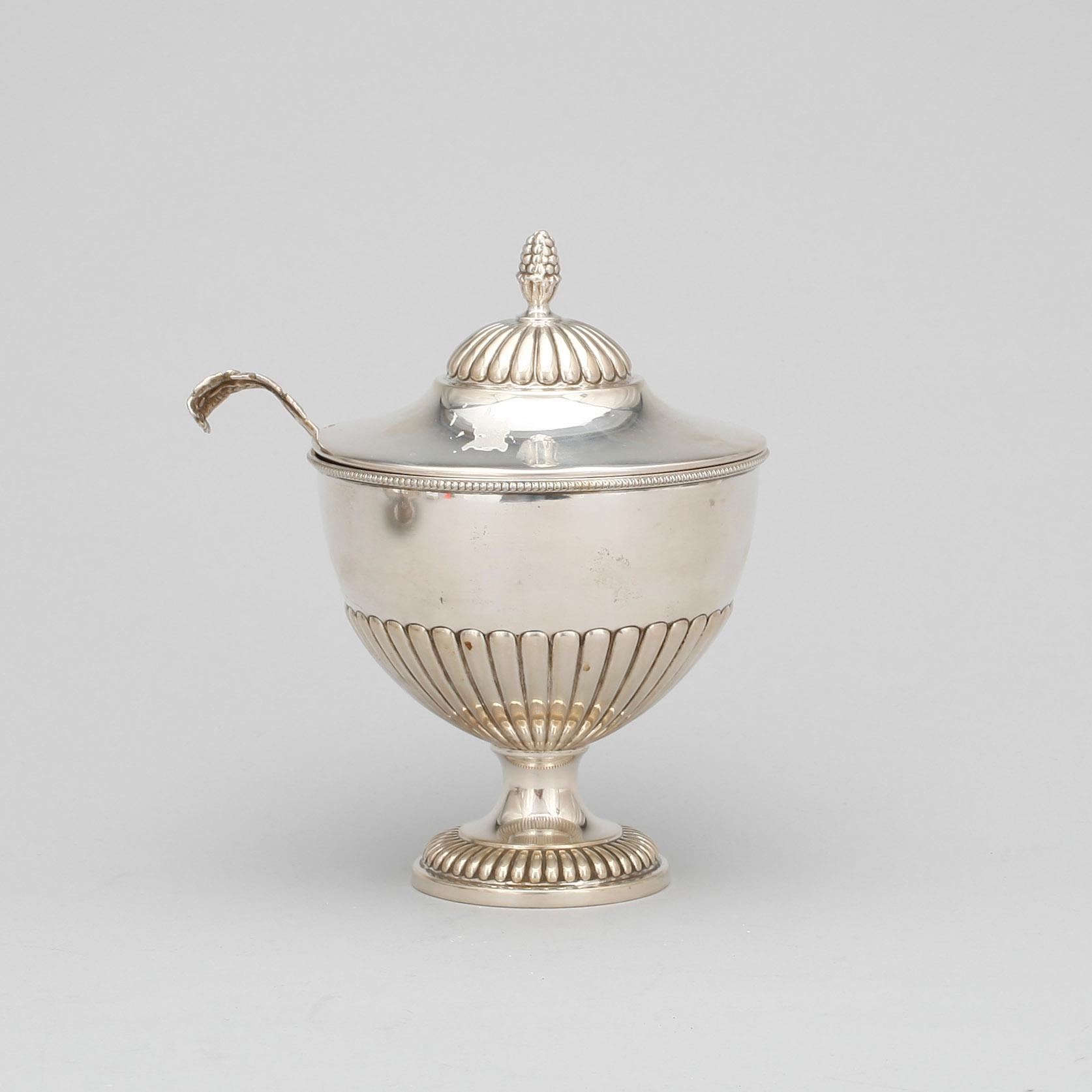 SOCKERSKÅL, silver, Bernhard Hertz AB, Stockholm, 1909. Total vikt ca 193 gram.