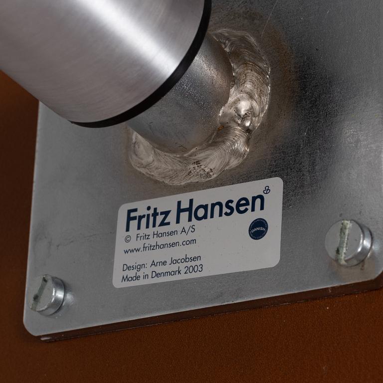 Arne Jacobsen, skrivbordsstol, "Oxford", Fritz Hansen, Danmark, daterad 2003.