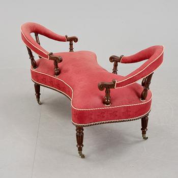 KUNGLIG KONVERSATIONSSOFFA, Gustav V ägarmärkning, 1800-talets slut.