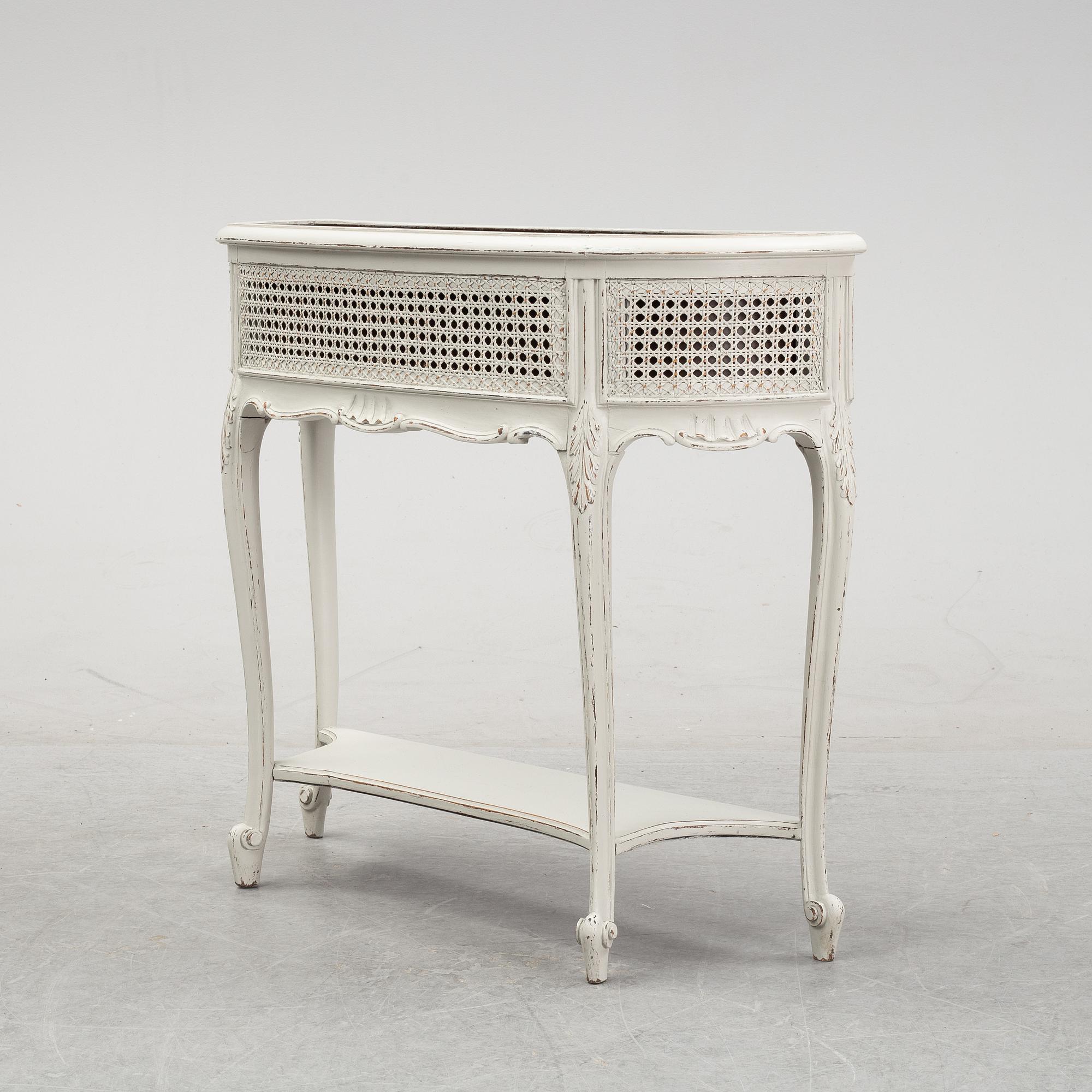 Blombord, rokokostil, från omkring år 1900.