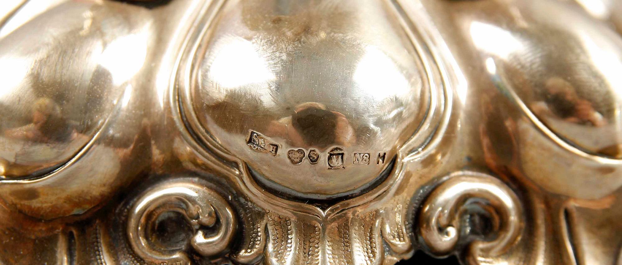 LJUSSTAKAR, ett par, rokokostil, silver, Sjögren & Komstadius, Malmö, 1939.