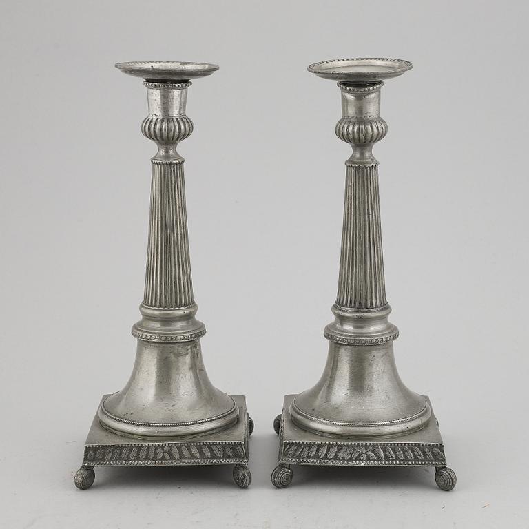 LJUSSTAKAR, ett par, tenn. Av Lars Löfgren Uppsala 1823-1873.