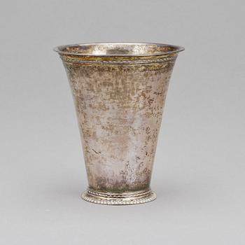 BÄGARE, silver, okänd mästare, bär åldersranka, 1700-tal. Vikt ca 70g.