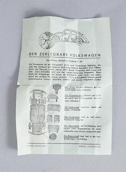 LEKSAKSBILAR, ett par, omkring 1900-talets mitt.