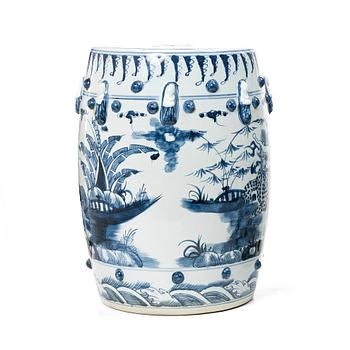 A Chinese blue and white porcelain garden seat, 20th century.