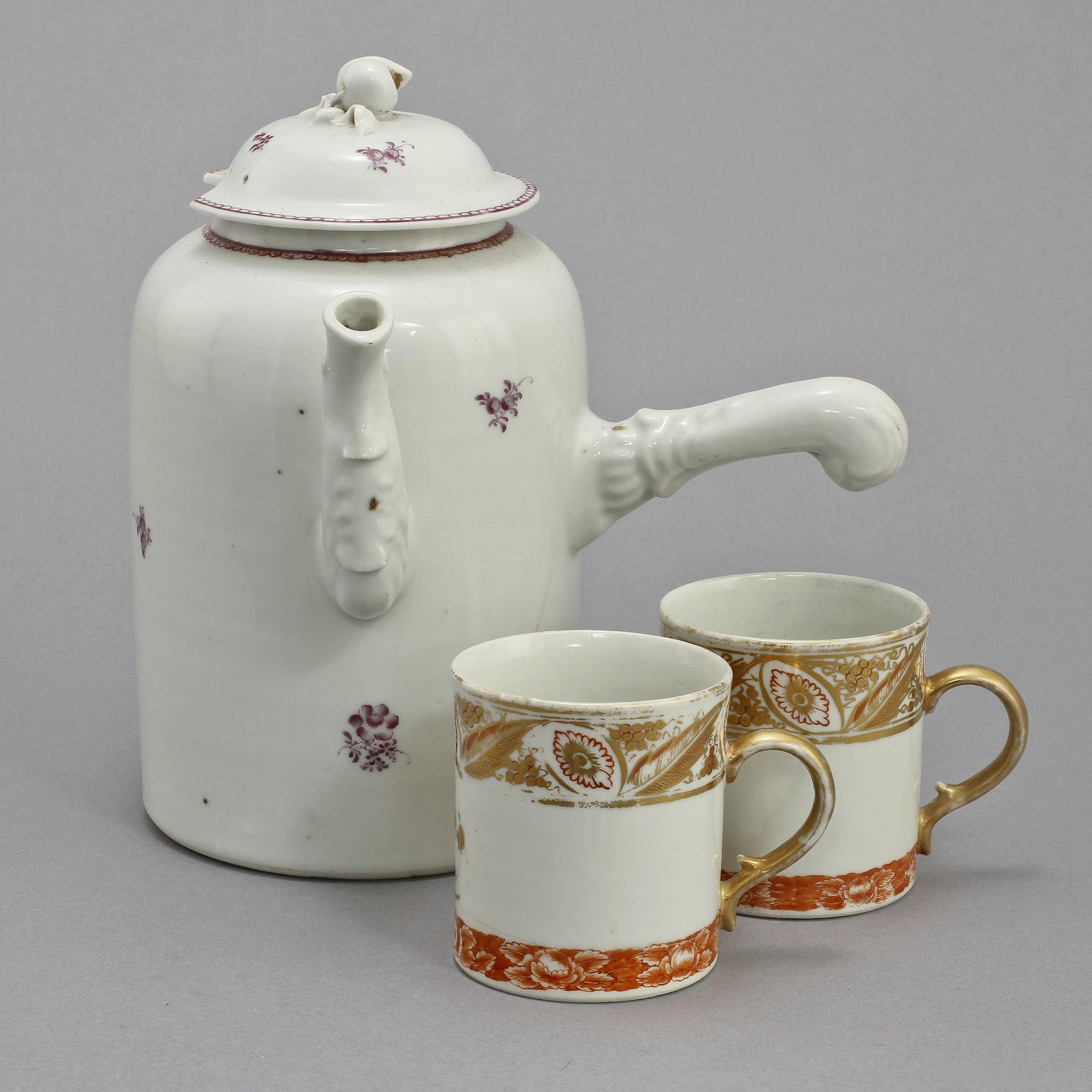 KAFFEKANNA, samt KAFFEKOPPAR, 2 st, porslin, Kina, 1700/1800-tal.