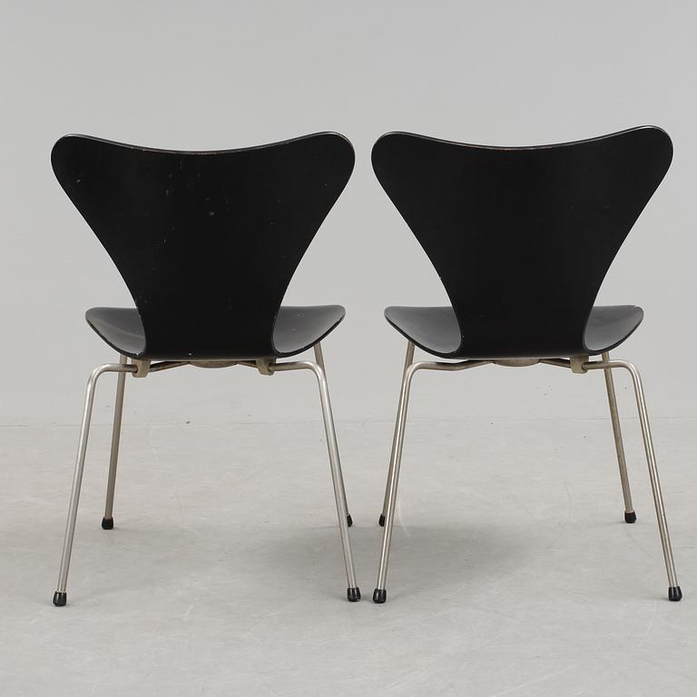 STOLAR, ett par, "Sjuan", Arne Jacobsen, Fritz Hansen.