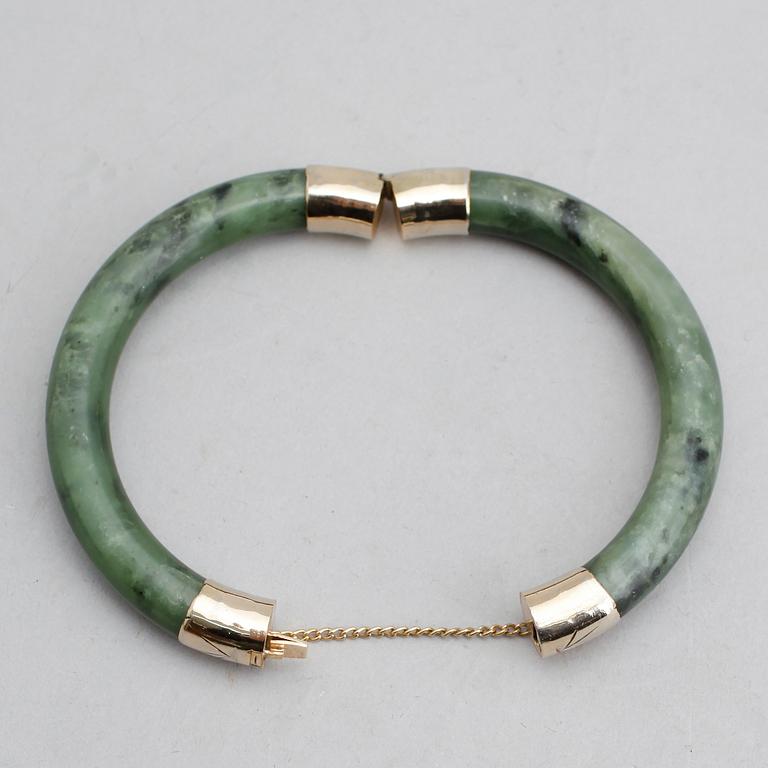 ARMRING, silver och jade/nefrit.