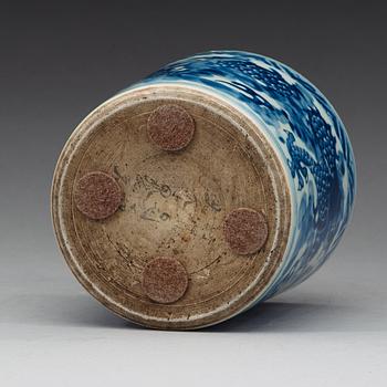 A blue and white brush pot, Ming dynasty, 17th Century.