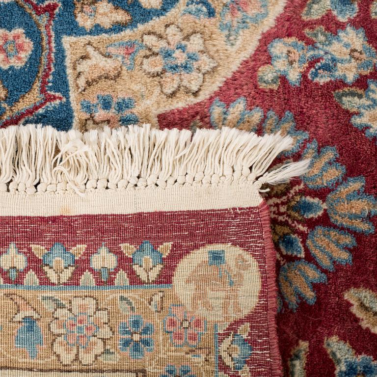 CARPET, Kerman/Yasd, circa 297 x 216 cm.