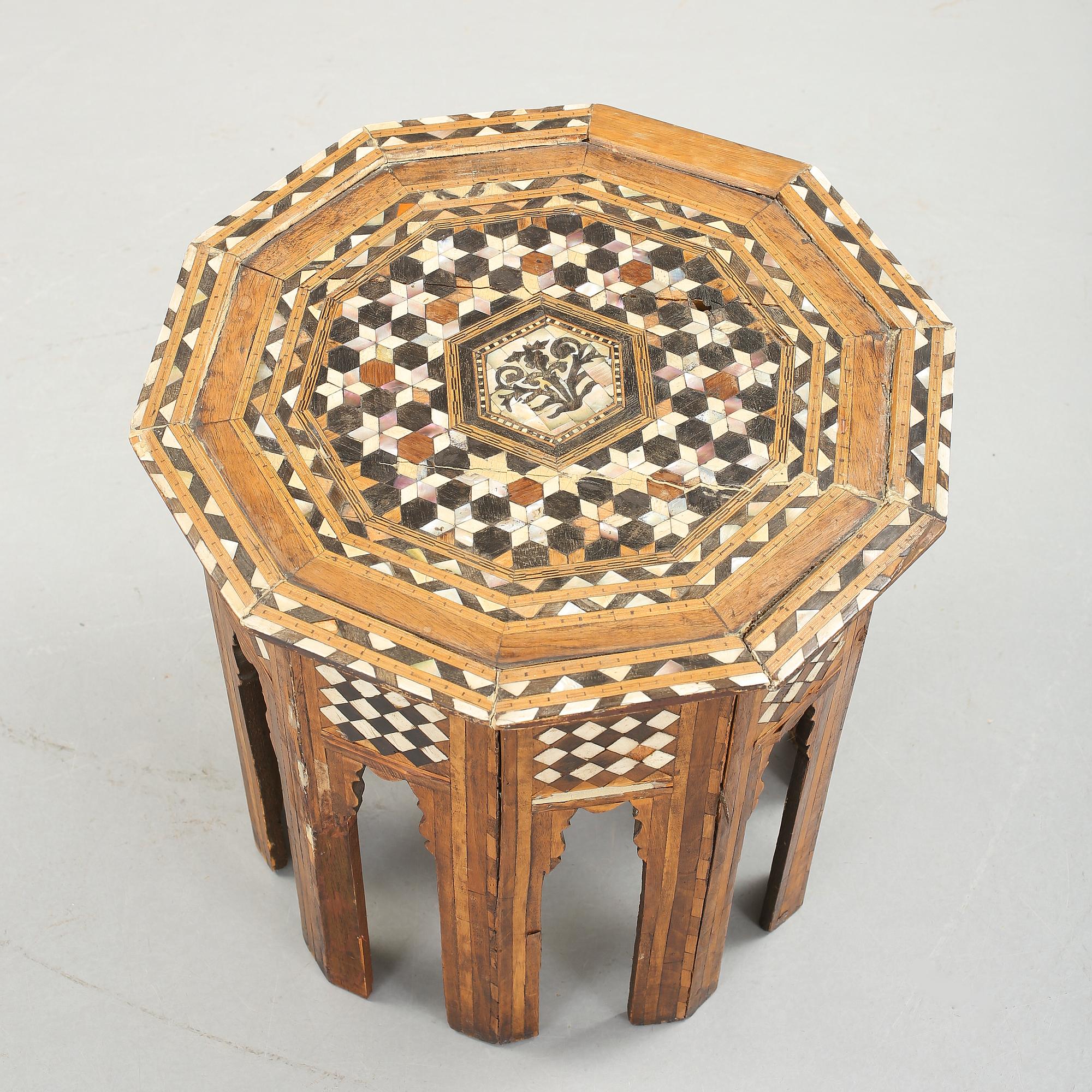 RÖKBORD, orientaliskt, 1900-tal.
