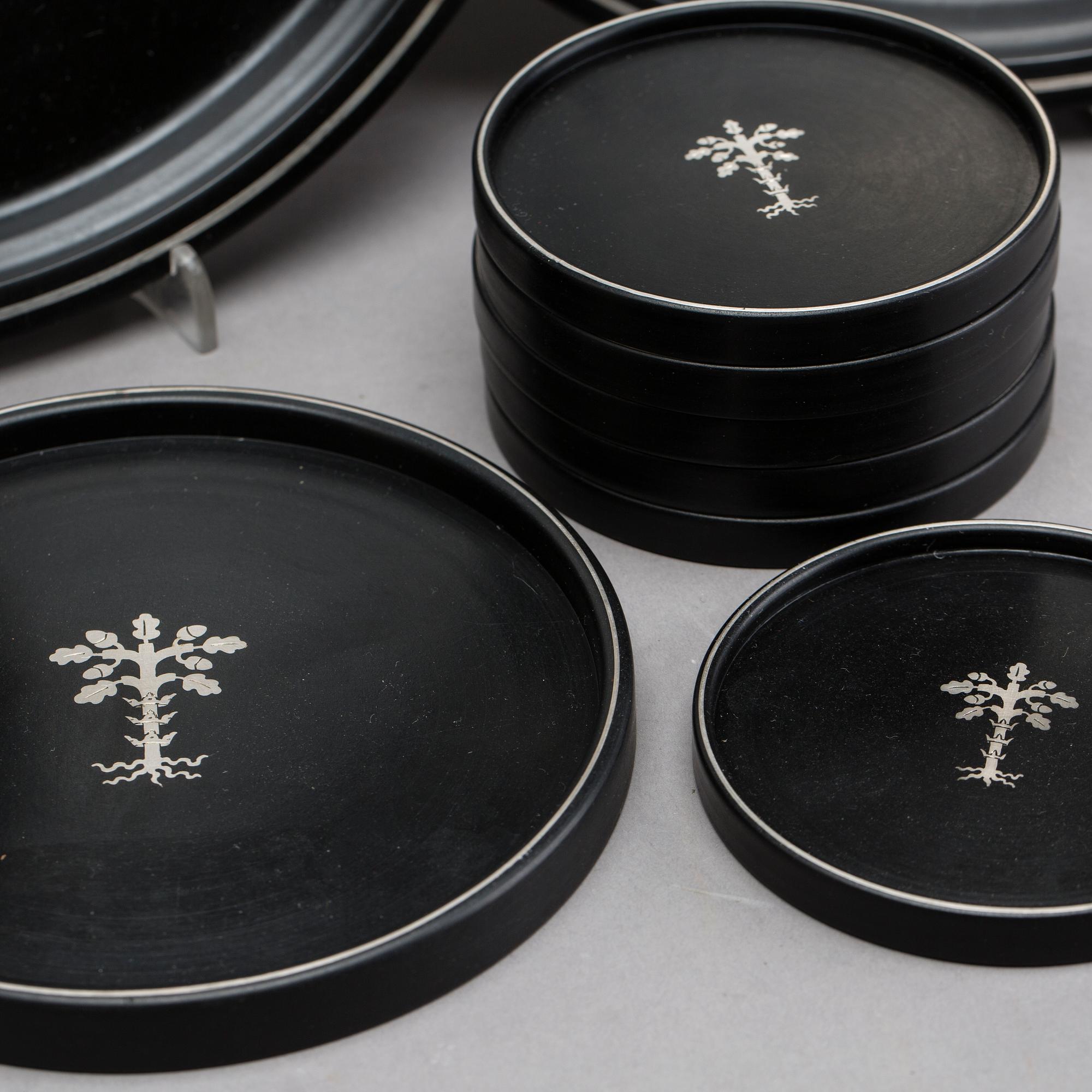 TALLRIKAR OCH COASTERS, 14 delar, isolit och silver, Perstorp.