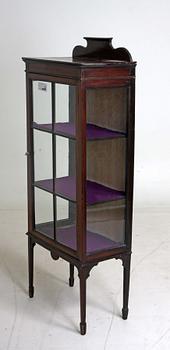 VITRINSKÅP. England.