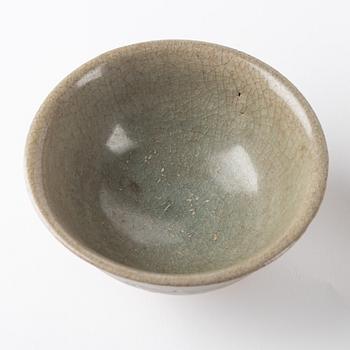 A bowl and two jars, South East Asia, 15th/17th Century.