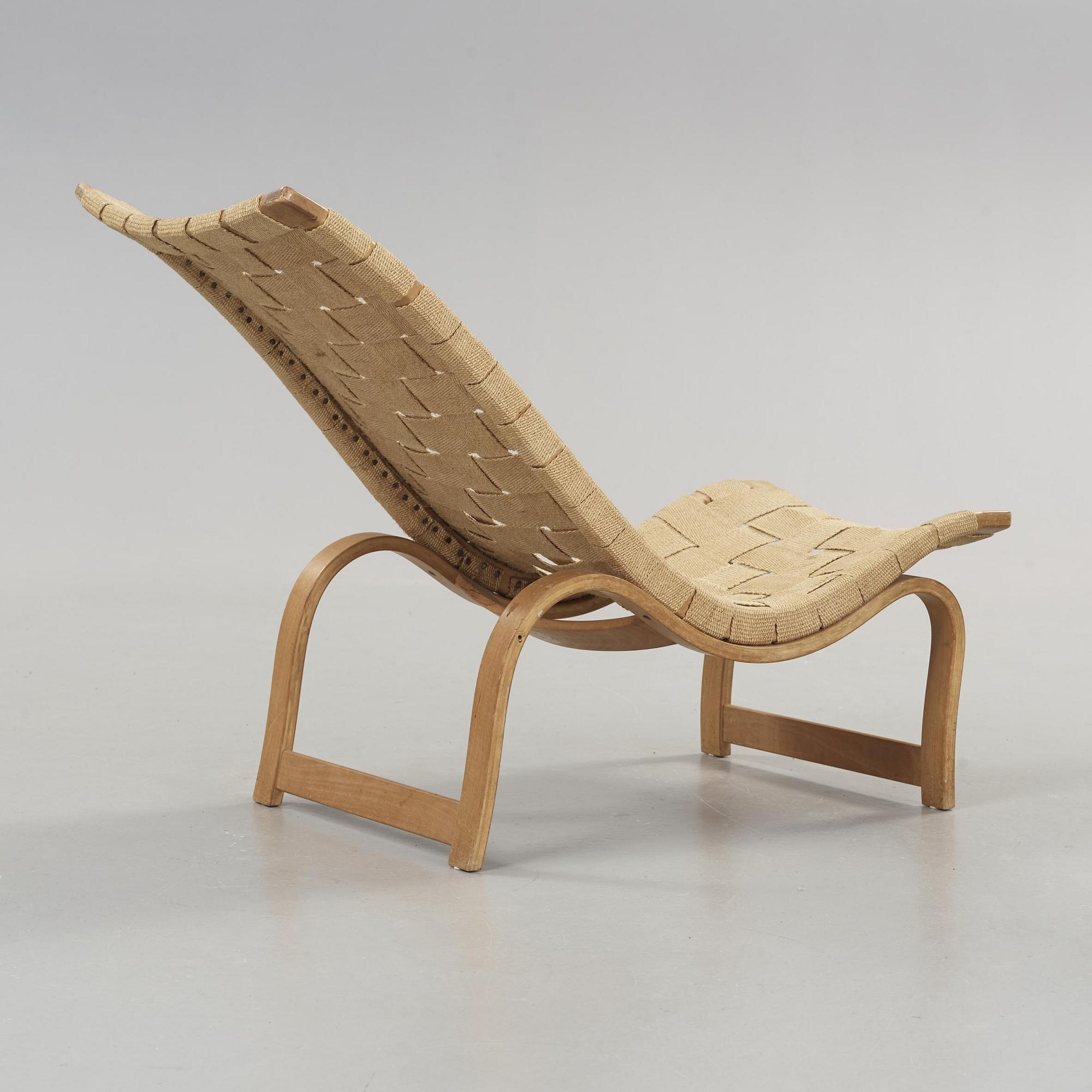 BRUNO MATHSSON, för Firma Karl Mathsson, Värnamo, 1936. Vilstol.