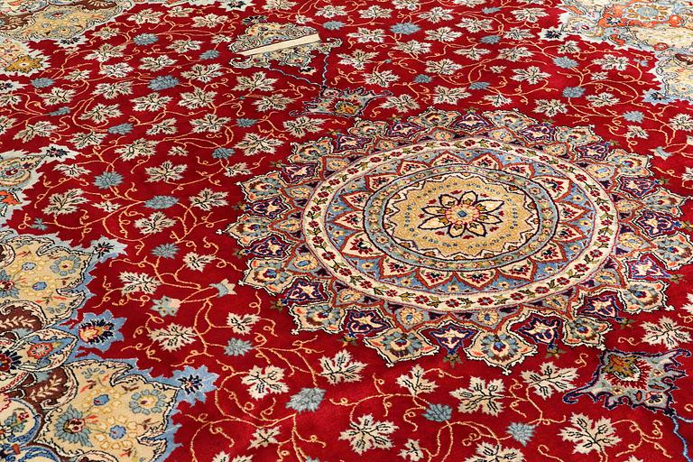 A CARPET, Royal keshan, ca 417 x 290 cm.