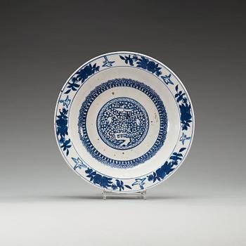 1673. A large blue and white dish, Ming dynasty, 16th Century, with Xuande six character mark.