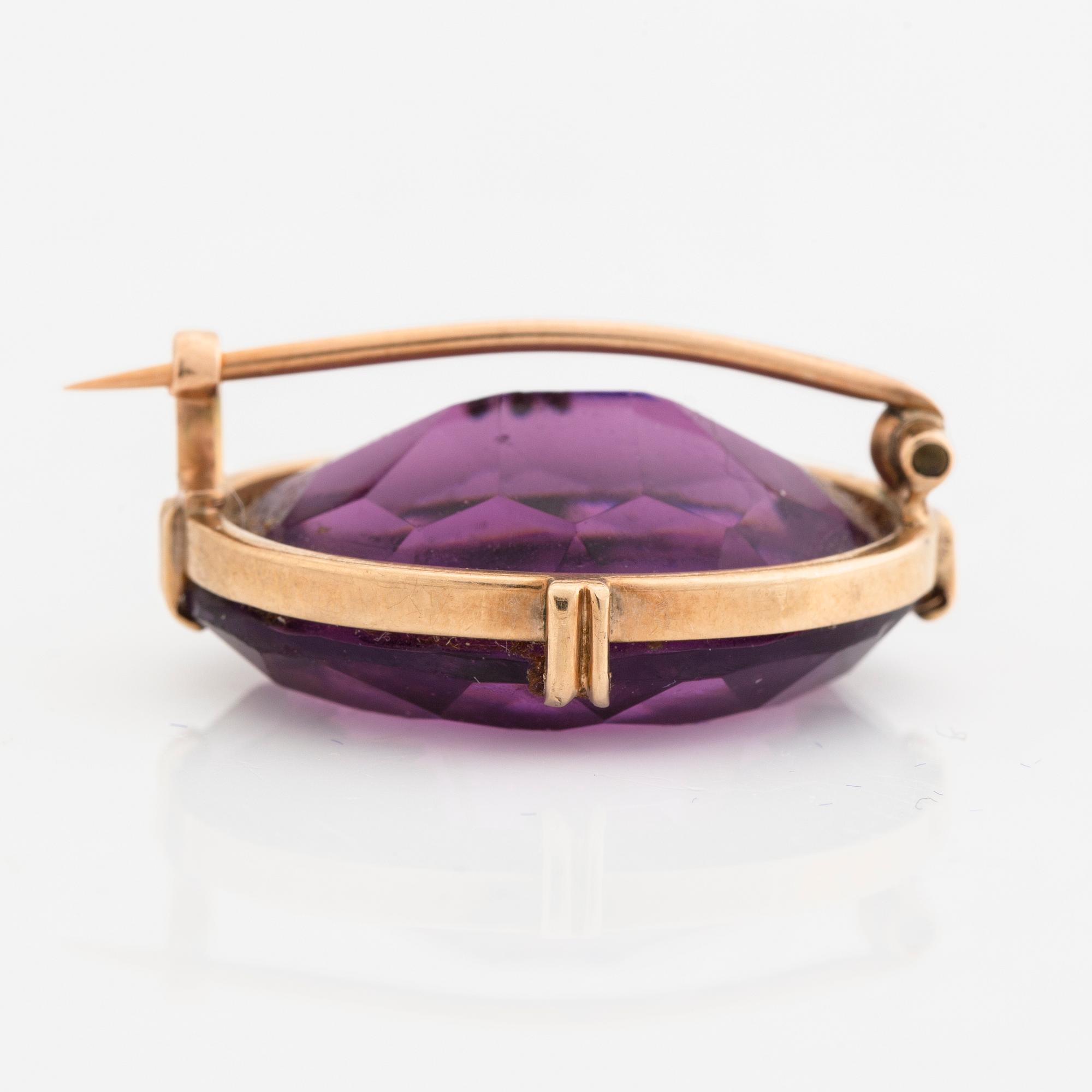 Purple paste brooch.