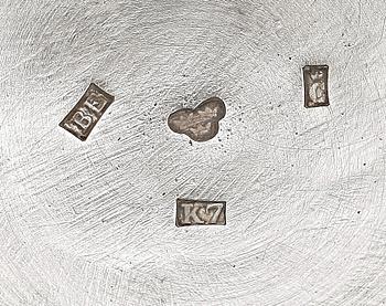 BÄGARE, 7st samt FAT, 3st, silver, bland annat C G Hallberg Stockholm 1907. Total vikt ca 1300g.
