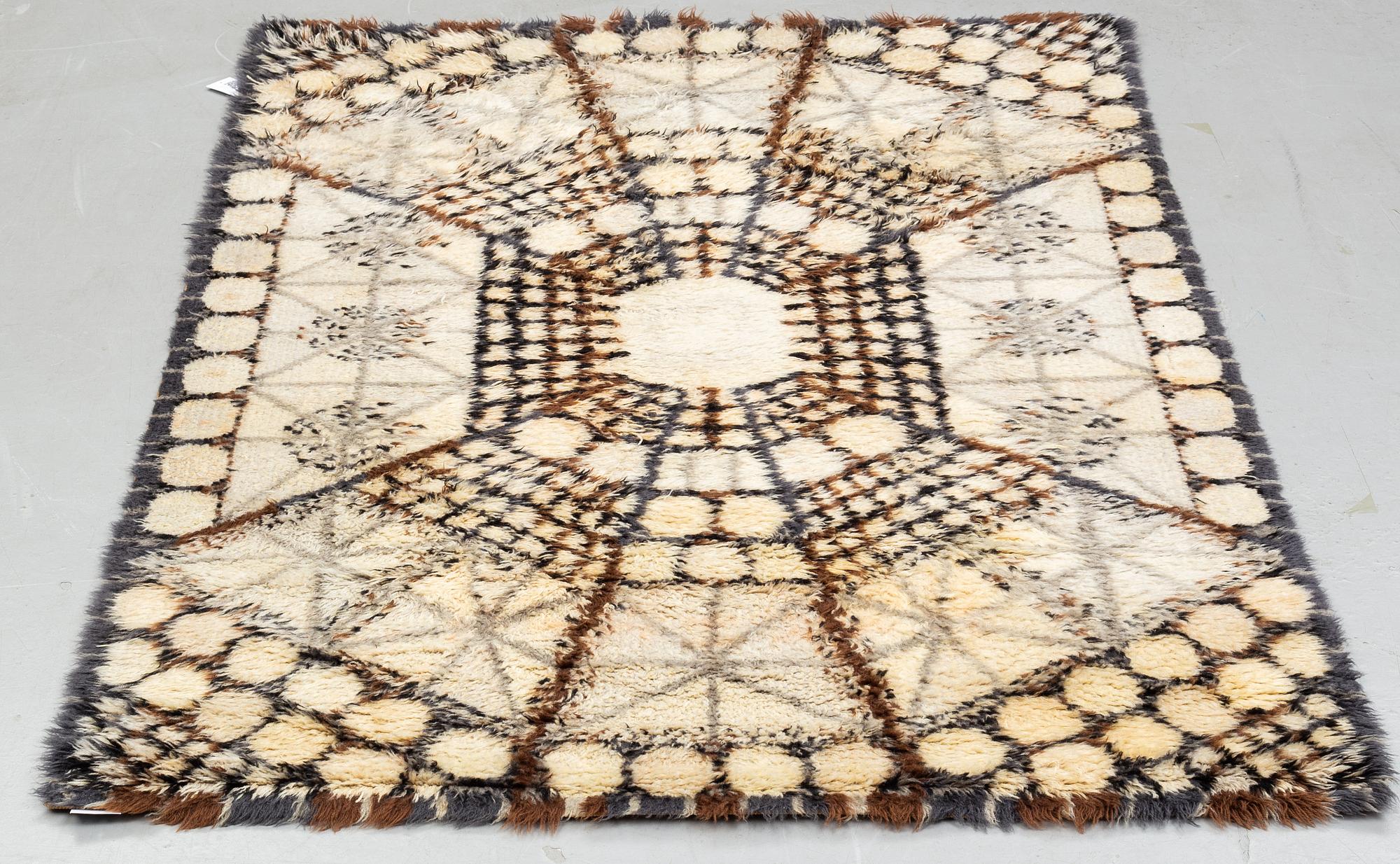 Marianne Richter, a carpet, "Löfstad", machine made with pile, ca 191 x 133,5 cm.